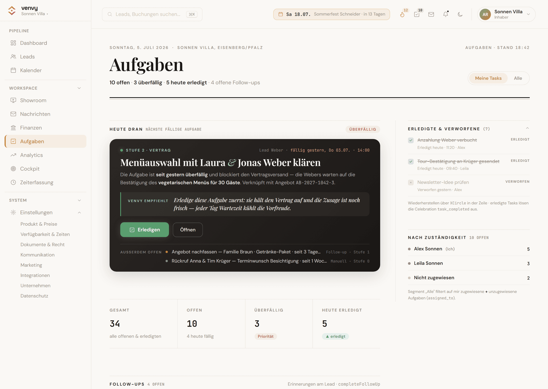 venvy Aufgaben: jede Aufgabe hängt am Event — mit Zuständigkeit, Frist und Erinnerung. Überfällige Aufgaben stehen oben und in Rot.