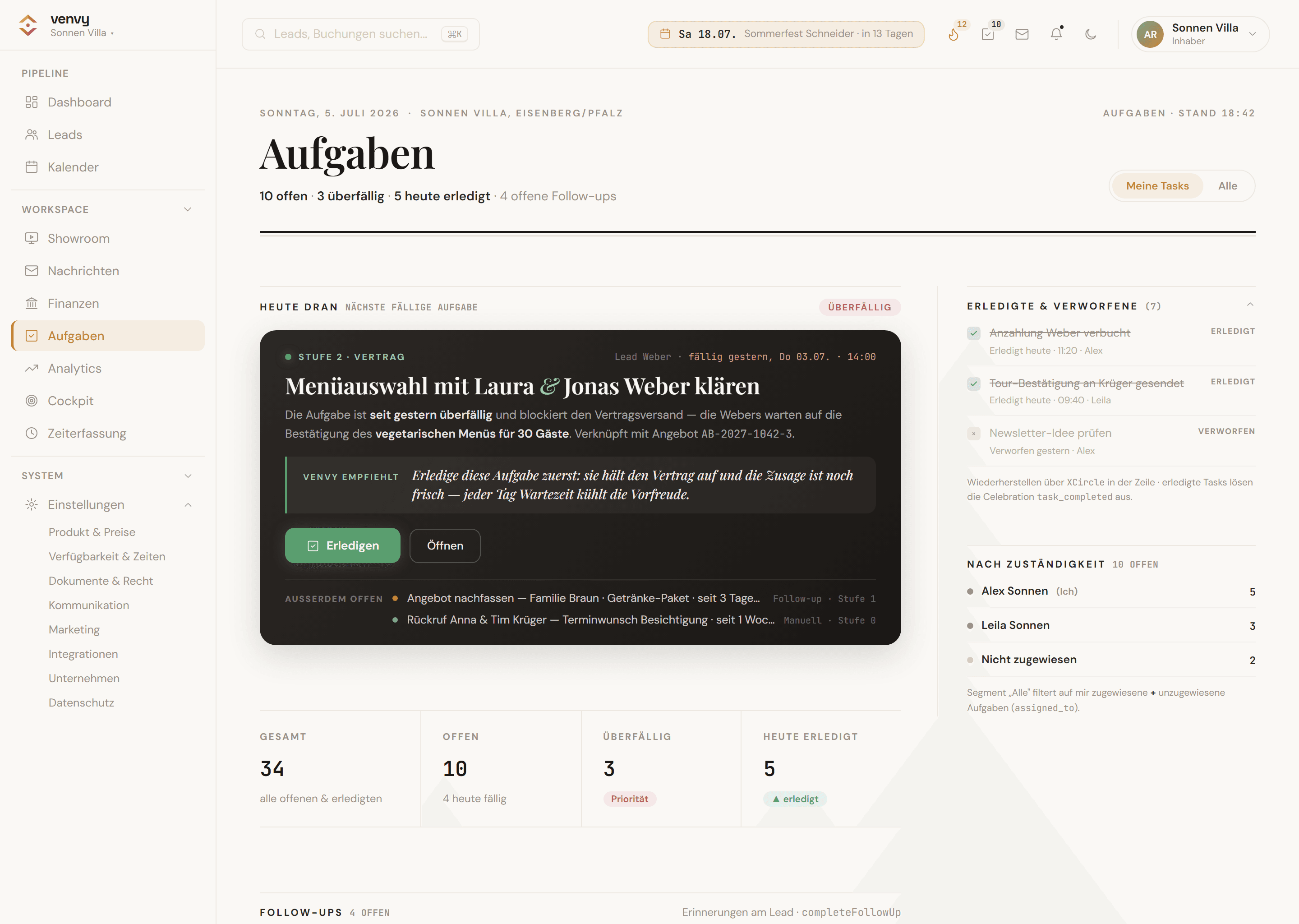venvy Aufgaben: jede Aufgabe hängt am Event — mit Zuständigkeit, Frist und Erinnerung. Überfällige Aufgaben stehen oben und in Rot.
