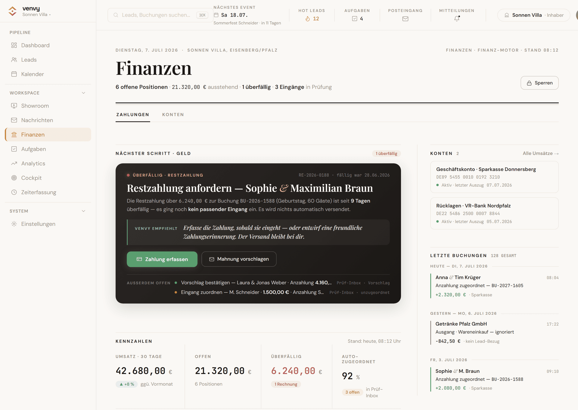 venvy Finanzen: Rechnung aus dem Angebot, Zahlungsstatus live und überfällige Posten oben einsortiert — auf einer Seite.