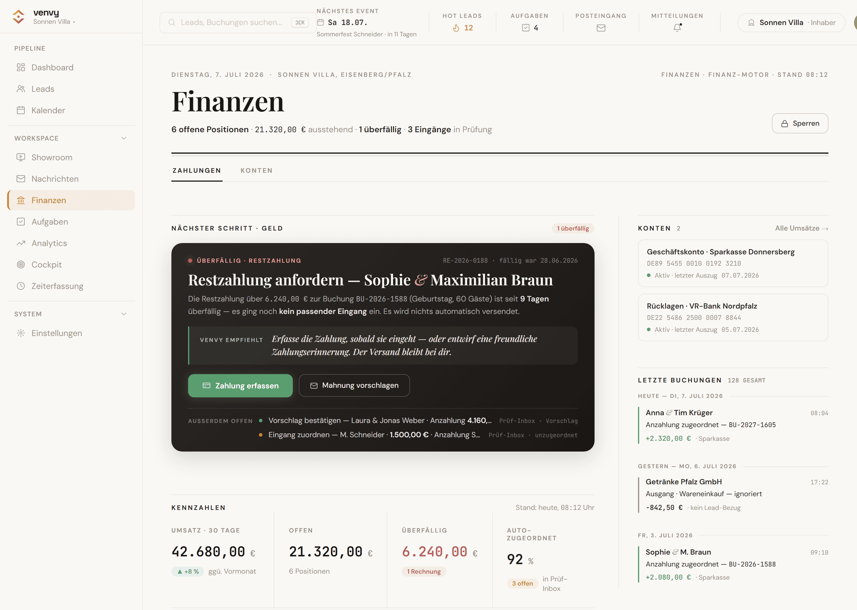 venvy Finanzen: Rechnung aus dem Angebot, Zahlungsstatus live und überfällige Posten oben einsortiert — auf einer Seite.