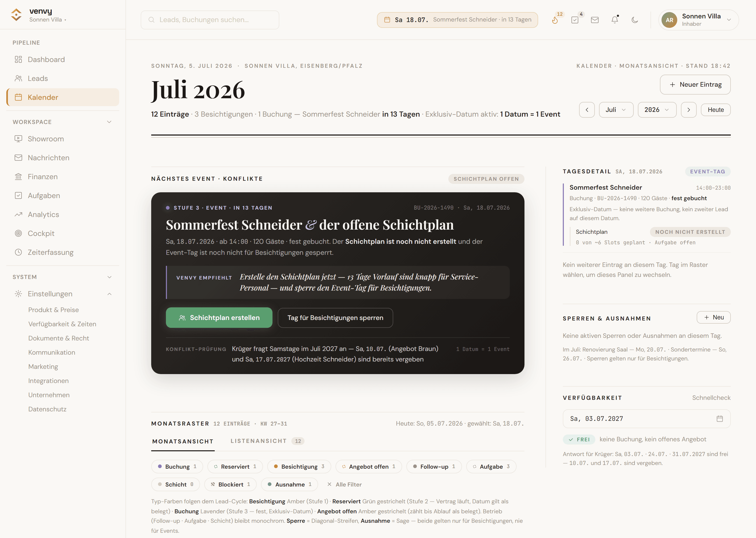 venvy Kalender in der Monatsansicht: Belegung, Konflikt-Prüfung und Exklusiv-Datum auf einen Blick — reserviert oder gebucht heißt dicht.